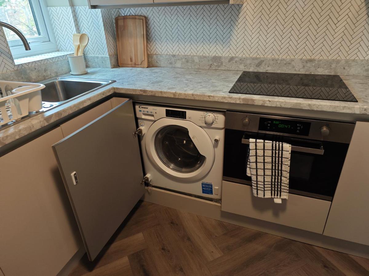 2 Bedroom Flat In Wood Green Piccadilly Line ลอนดอน ภายนอก รูปภาพ