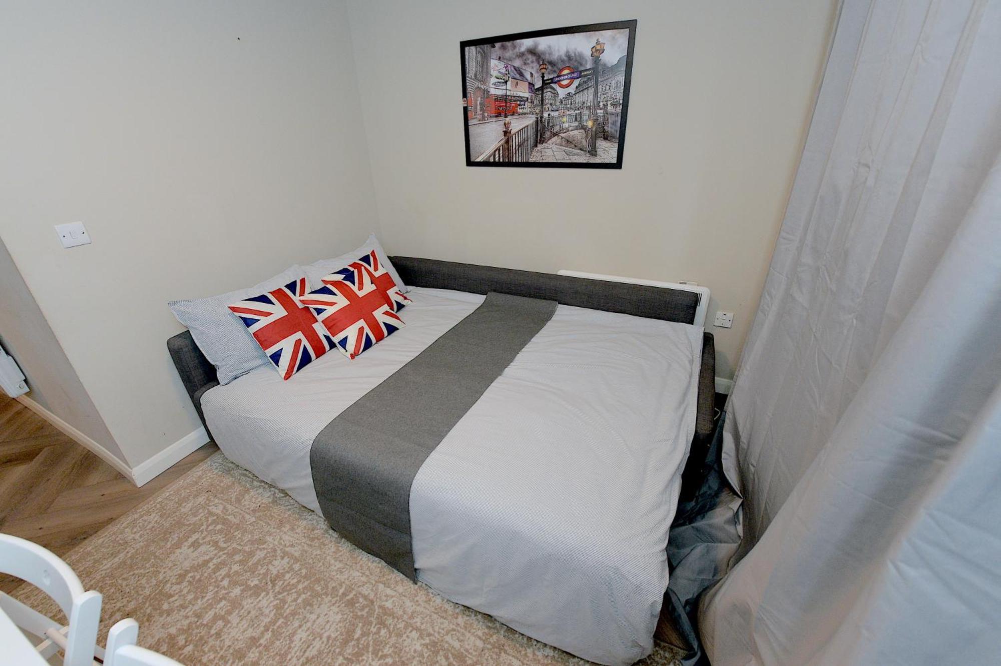 2 Bedroom Flat In Wood Green Piccadilly Line ลอนดอน ภายนอก รูปภาพ