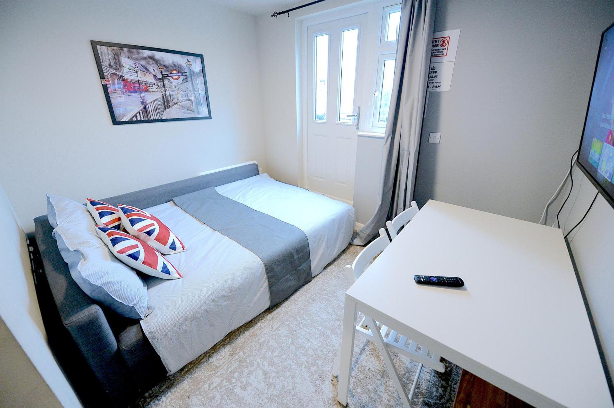 2 Bedroom Flat In Wood Green Piccadilly Line ลอนดอน ภายนอก รูปภาพ