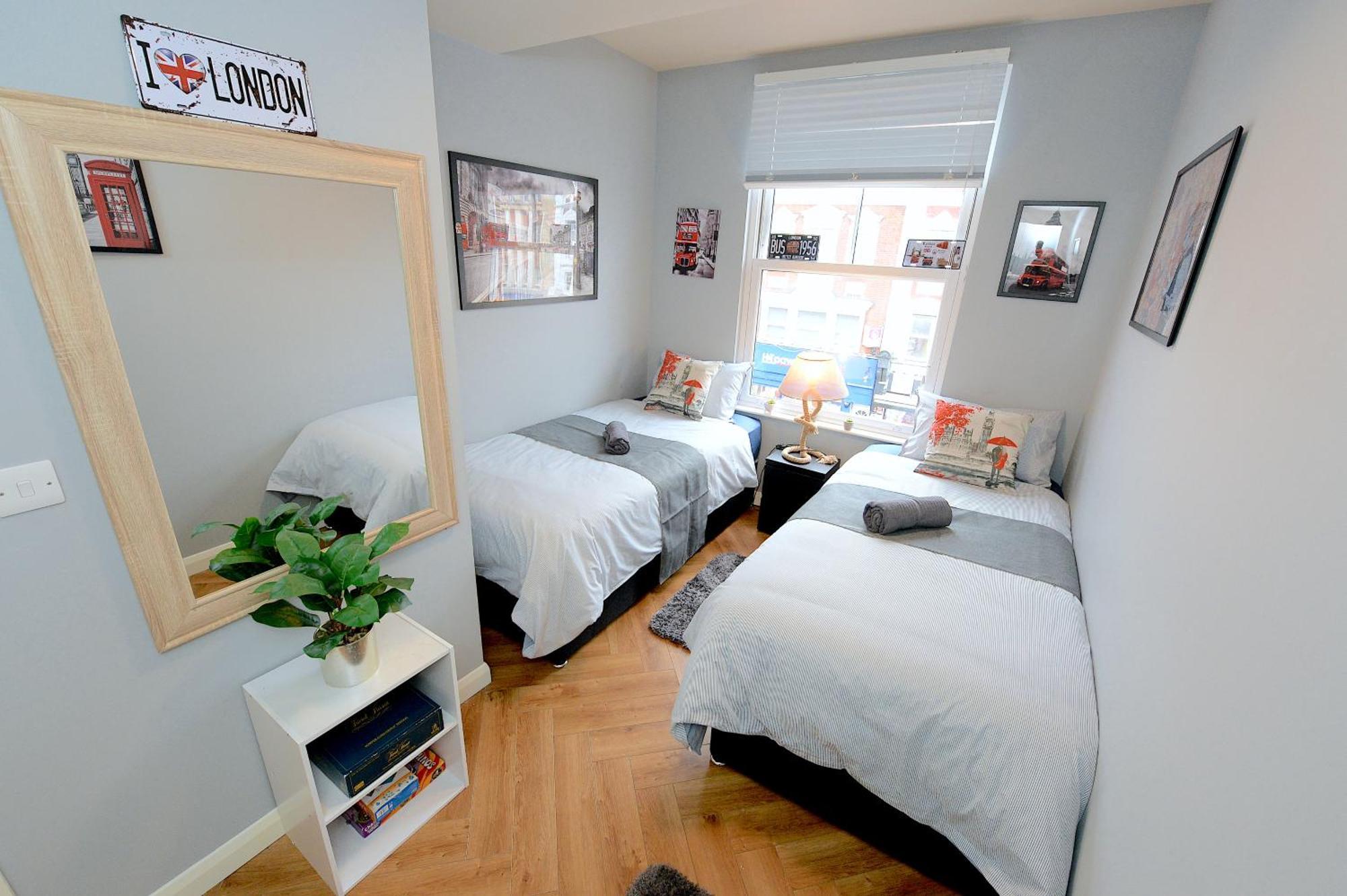 2 Bedroom Flat In Wood Green Piccadilly Line ลอนดอน ภายนอก รูปภาพ
