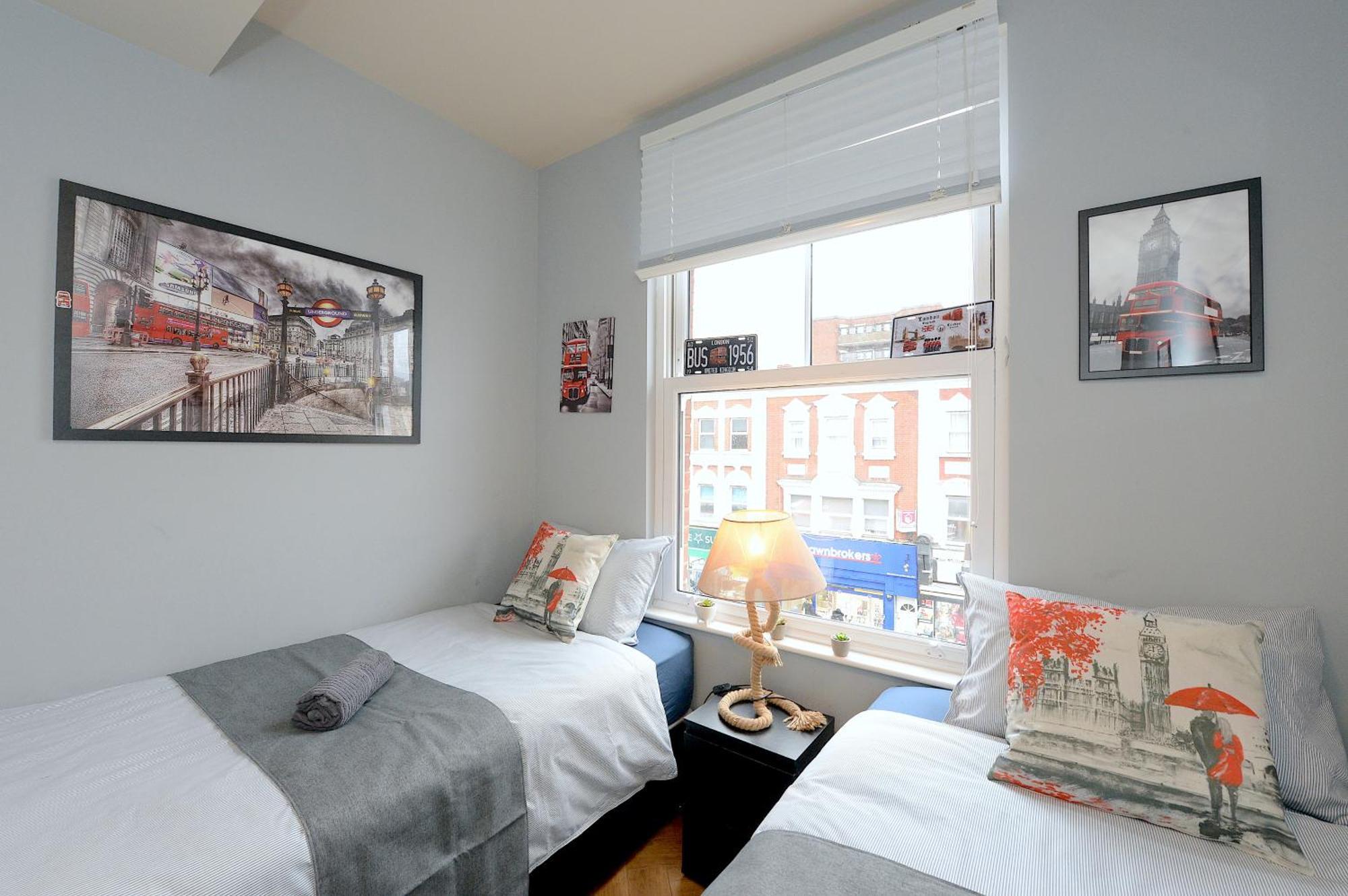 2 Bedroom Flat In Wood Green Piccadilly Line ลอนดอน ภายนอก รูปภาพ