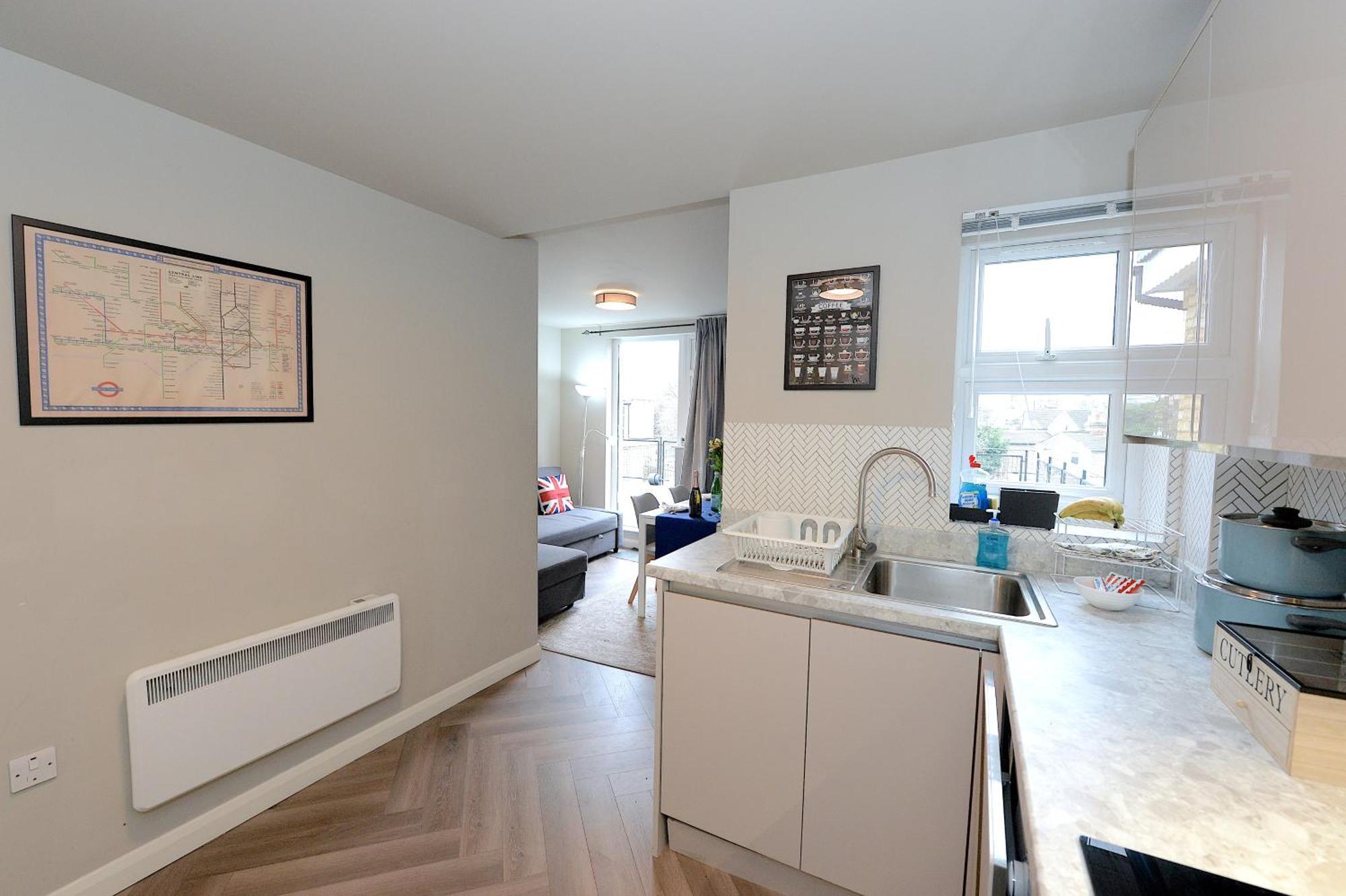 2 Bedroom Flat In Wood Green Piccadilly Line ลอนดอน ภายนอก รูปภาพ
