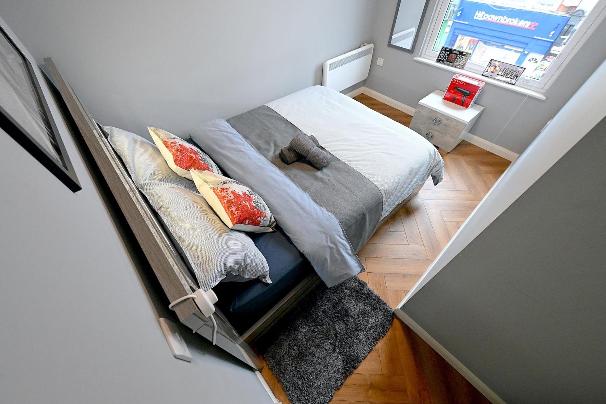 2 Bedroom Flat In Wood Green Piccadilly Line ลอนดอน ภายนอก รูปภาพ
