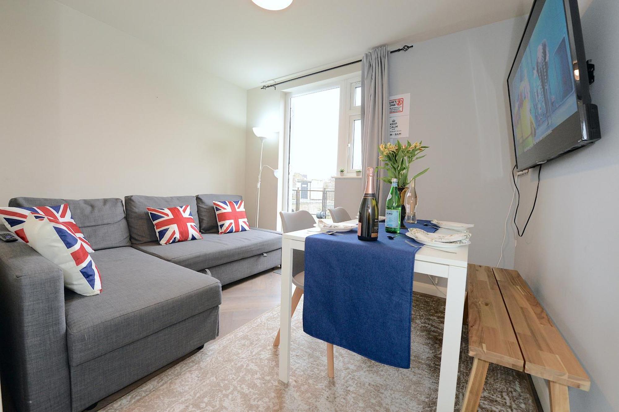 2 Bedroom Flat In Wood Green Piccadilly Line ลอนดอน ภายนอก รูปภาพ
