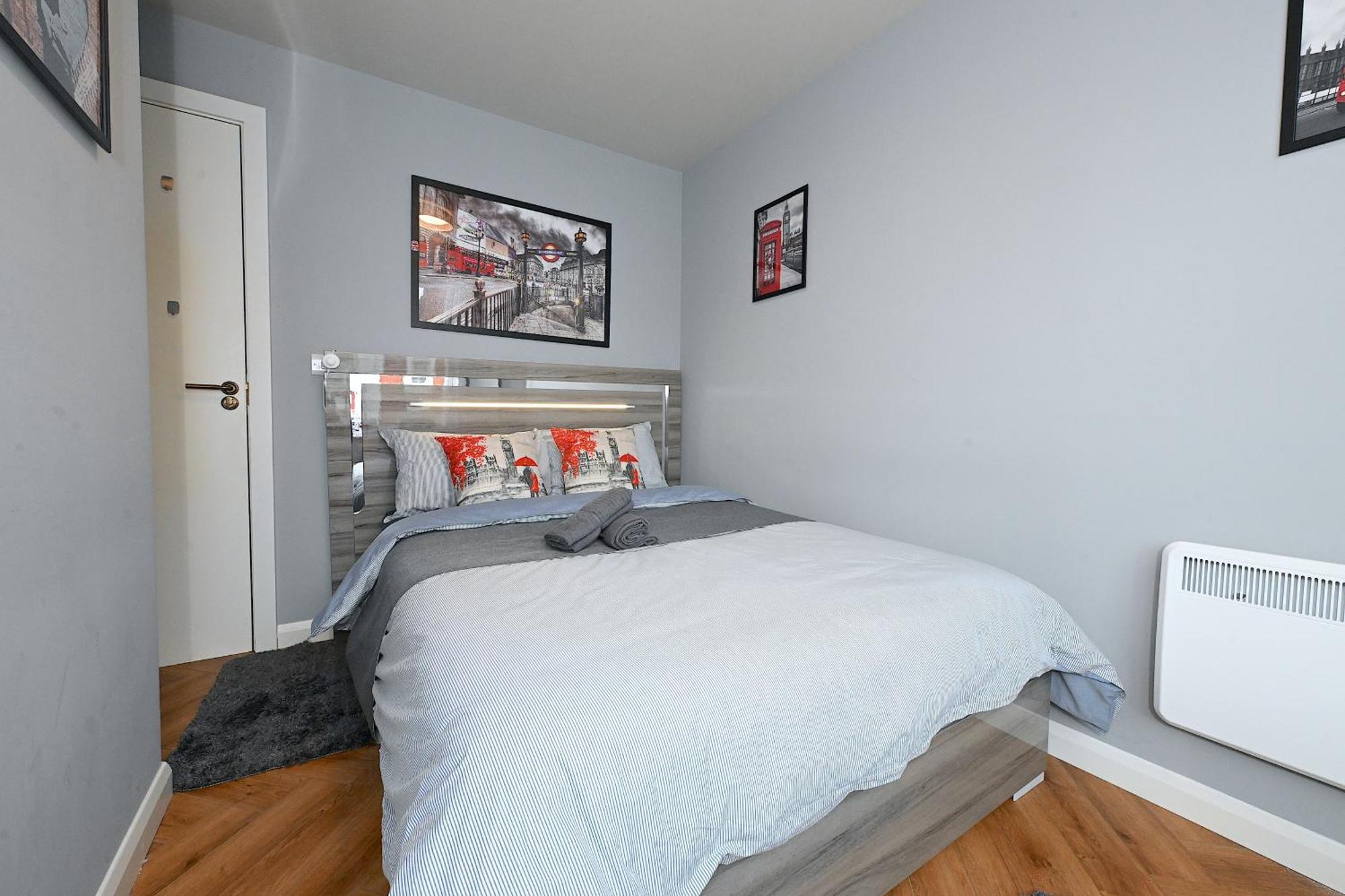 2 Bedroom Flat In Wood Green Piccadilly Line ลอนดอน ภายนอก รูปภาพ