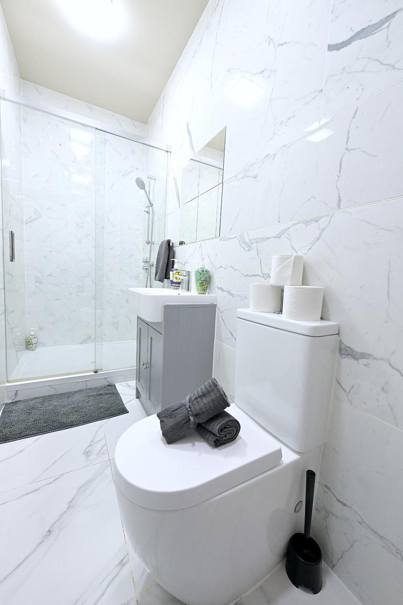 2 Bedroom Flat In Wood Green Piccadilly Line ลอนดอน ภายนอก รูปภาพ