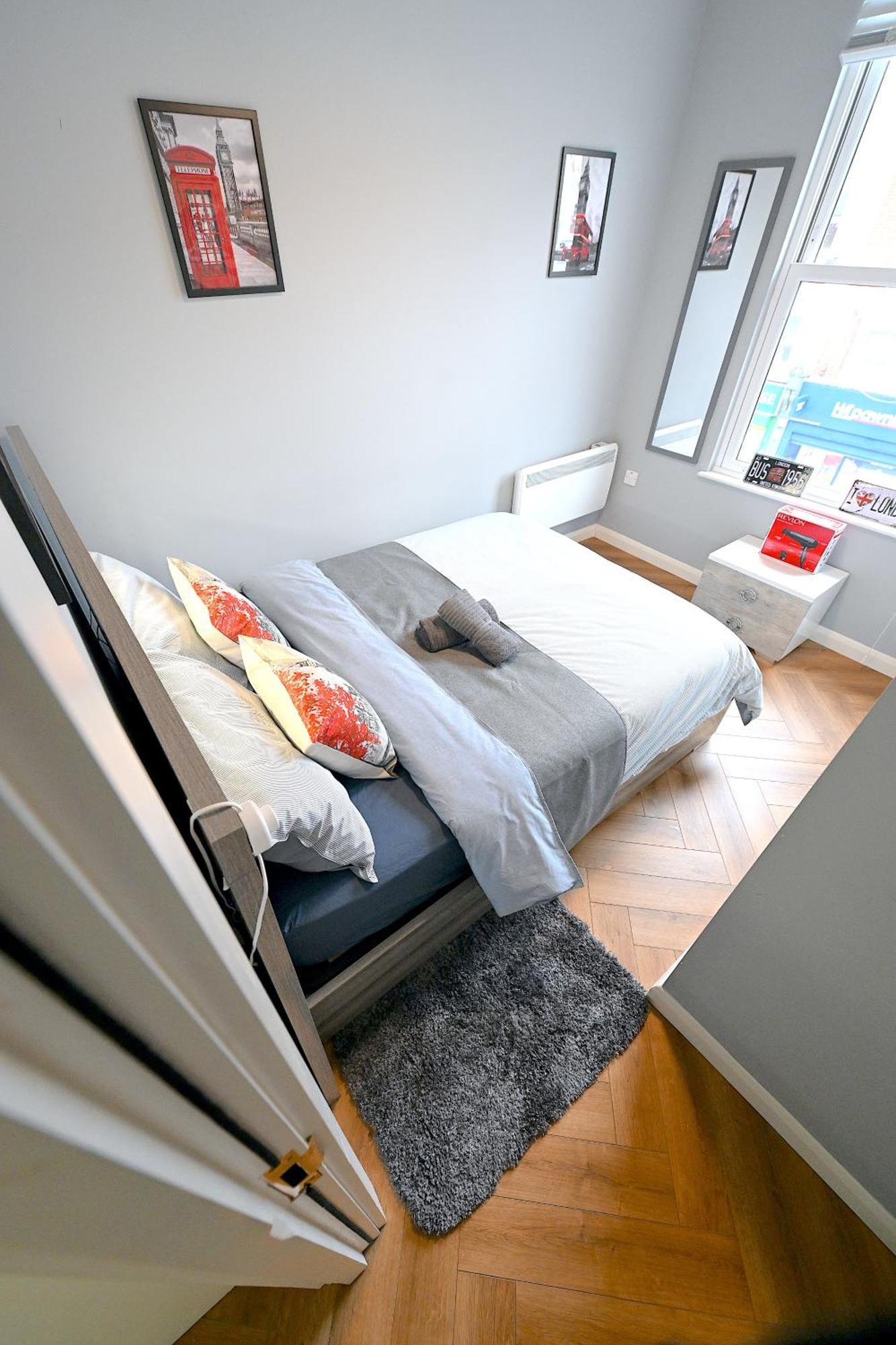 2 Bedroom Flat In Wood Green Piccadilly Line ลอนดอน ภายนอก รูปภาพ