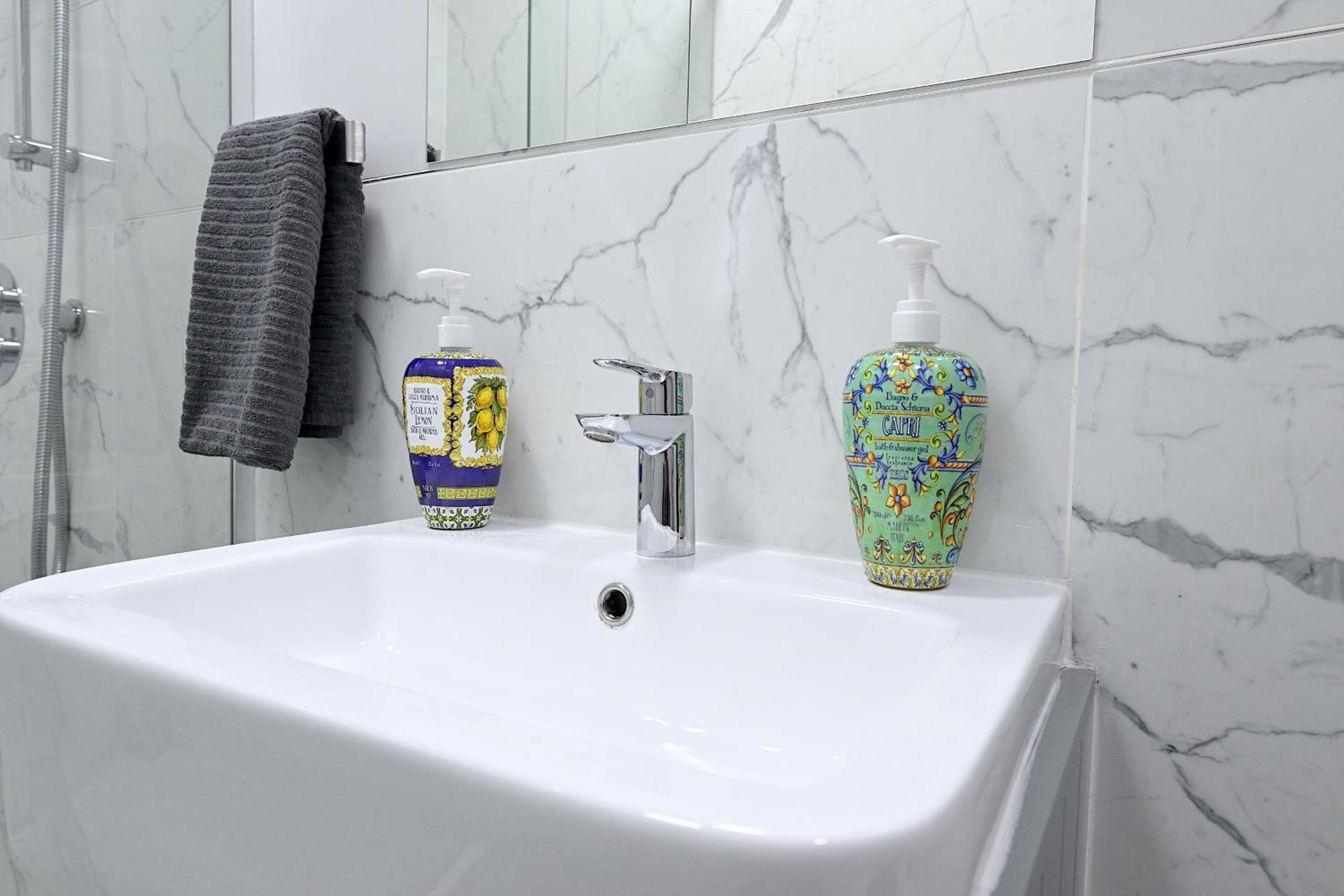 2 Bedroom Flat In Wood Green Piccadilly Line ลอนดอน ภายนอก รูปภาพ