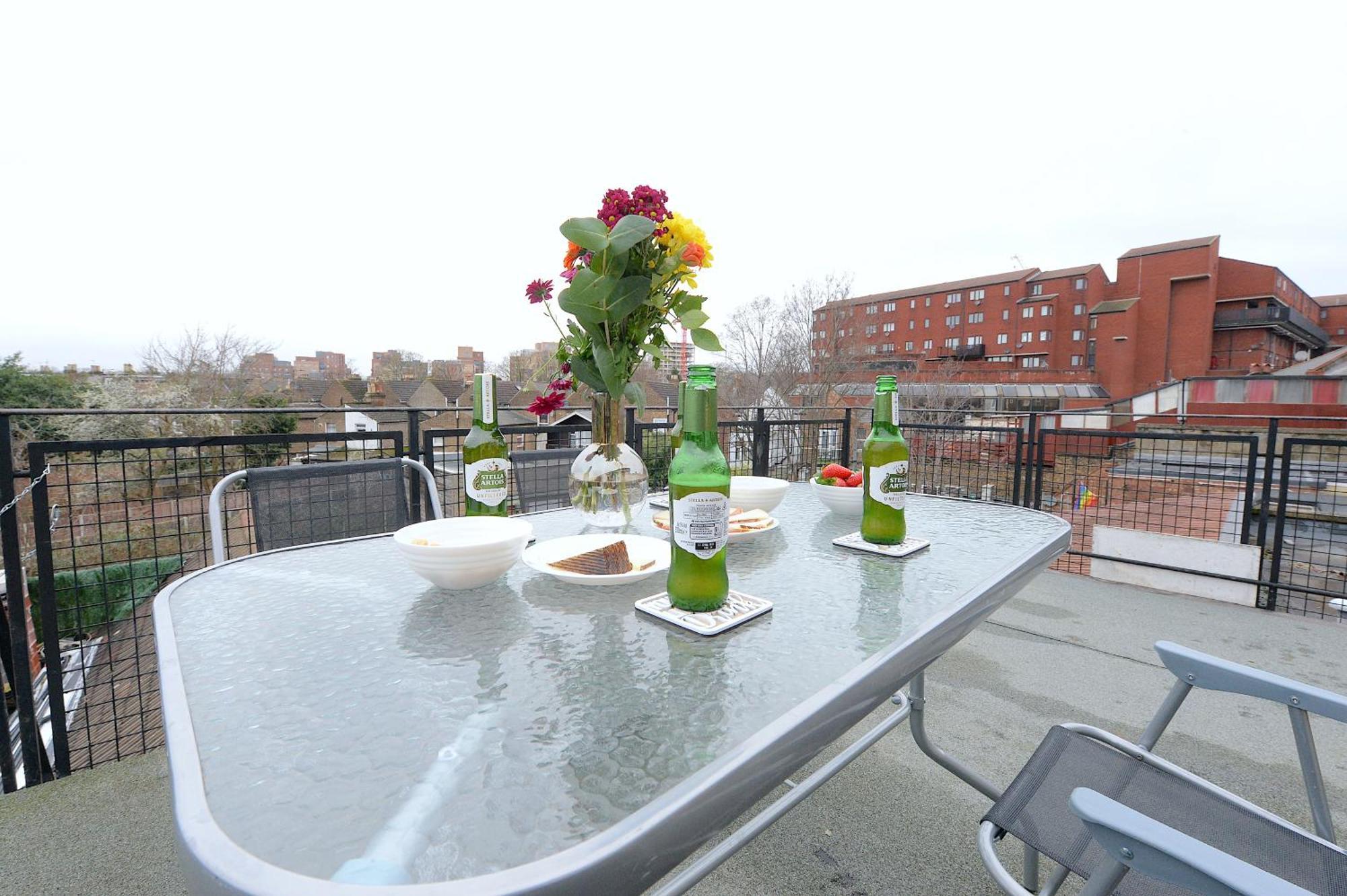 2 Bedroom Flat In Wood Green Piccadilly Line ลอนดอน ภายนอก รูปภาพ