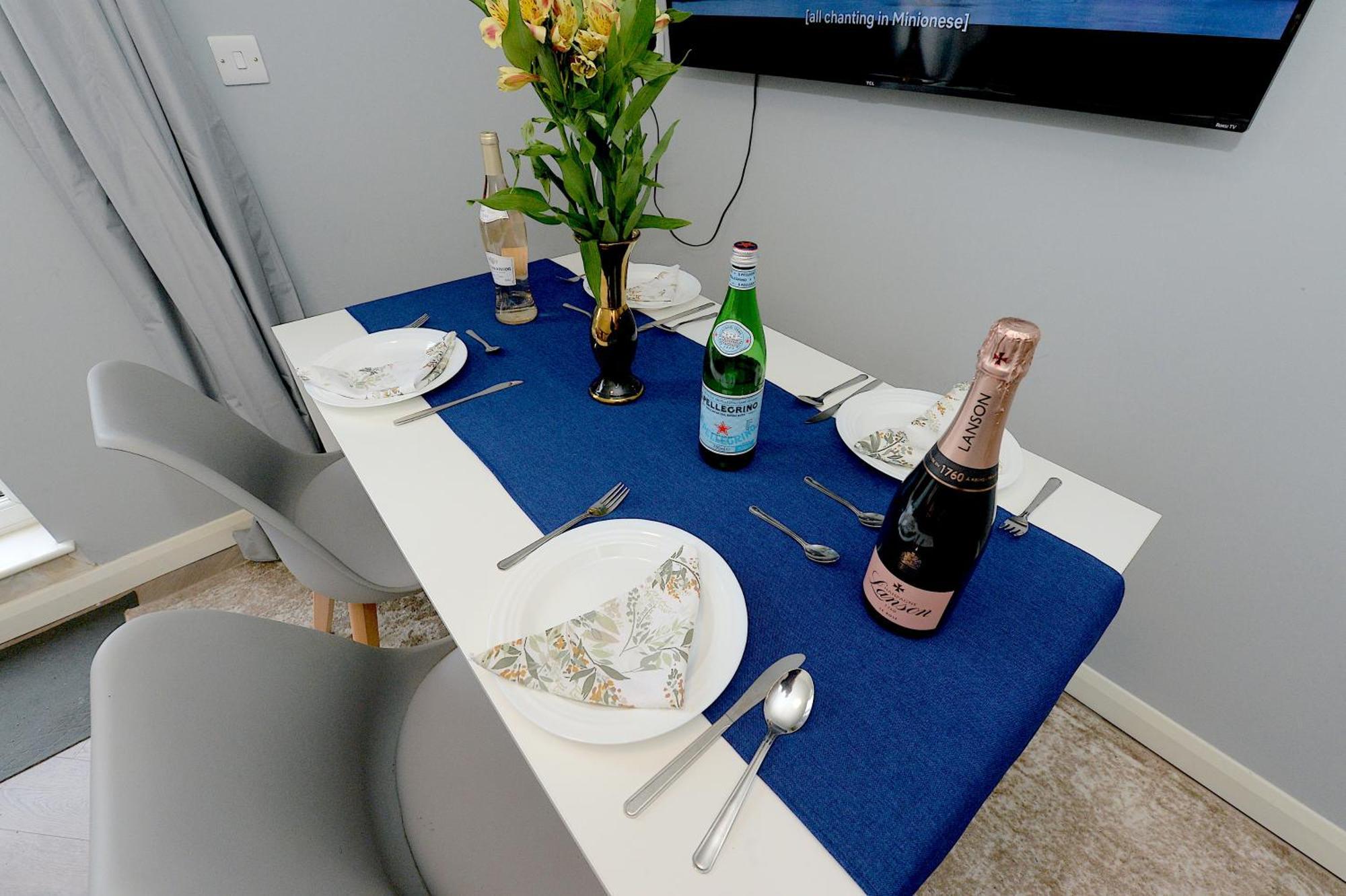 2 Bedroom Flat In Wood Green Piccadilly Line ลอนดอน ภายนอก รูปภาพ