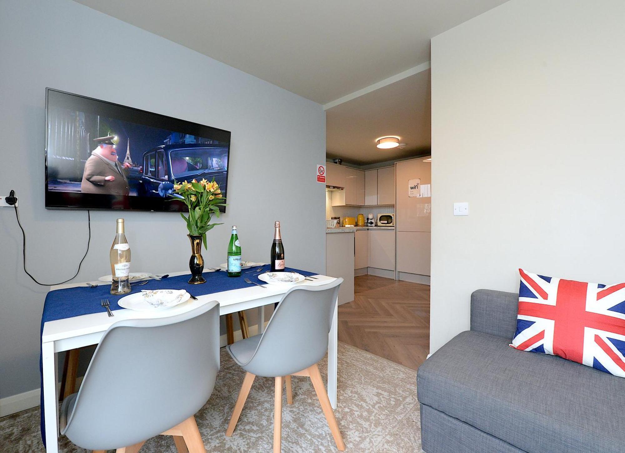 2 Bedroom Flat In Wood Green Piccadilly Line ลอนดอน ภายนอก รูปภาพ