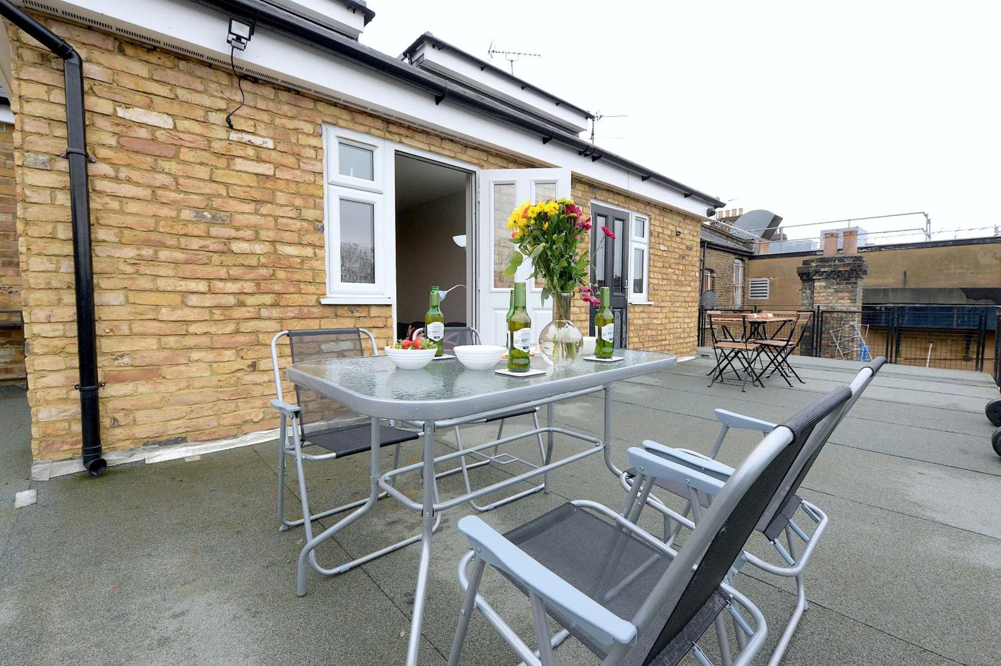 2 Bedroom Flat In Wood Green Piccadilly Line ลอนดอน ภายนอก รูปภาพ